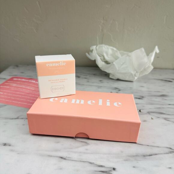 Camelie Eco Pink Razor With 50 Replacement Blades - Picture 6 of 7